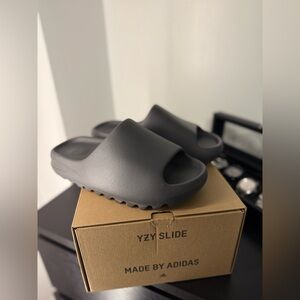 Yeezy slides size 8 in granite